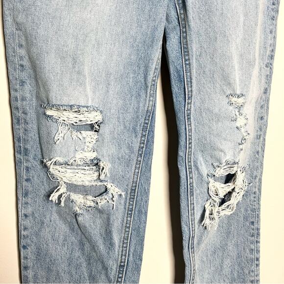 Aritzia DENIM FORUM The BF High Rise Loose Jeans Light Wash Distressed Size 23 - Picture 8 of 10